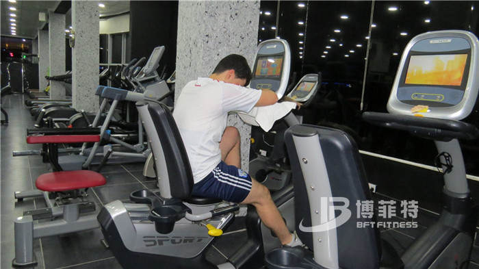 91香蕉视频污下载臥式健身車