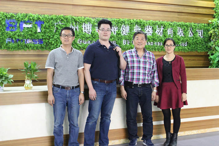 美國客戶找健身器材香蕉视频在线网址